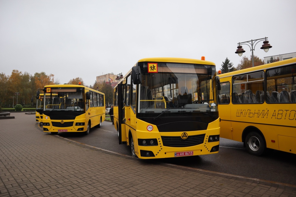 Ще 11 нових шкільних автобусів для Рівненщини!